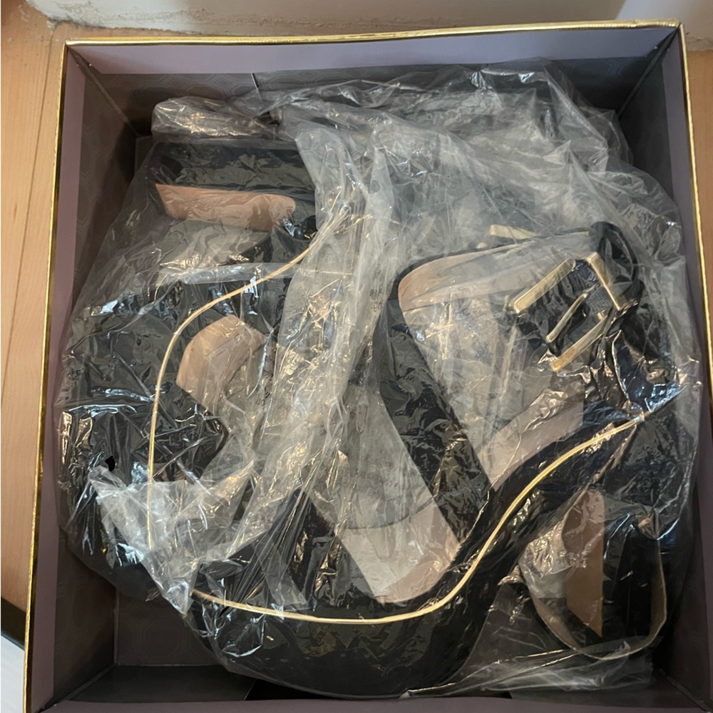 Black heels with gold trim size 8